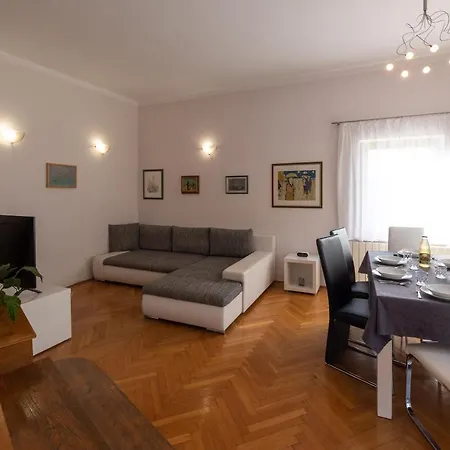 Apartment Lara Lovran