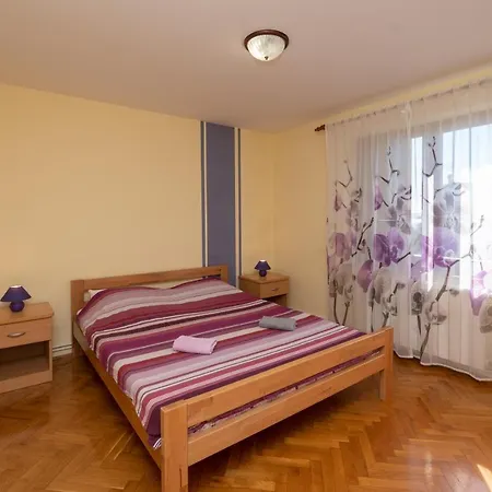 Apartment Lara
